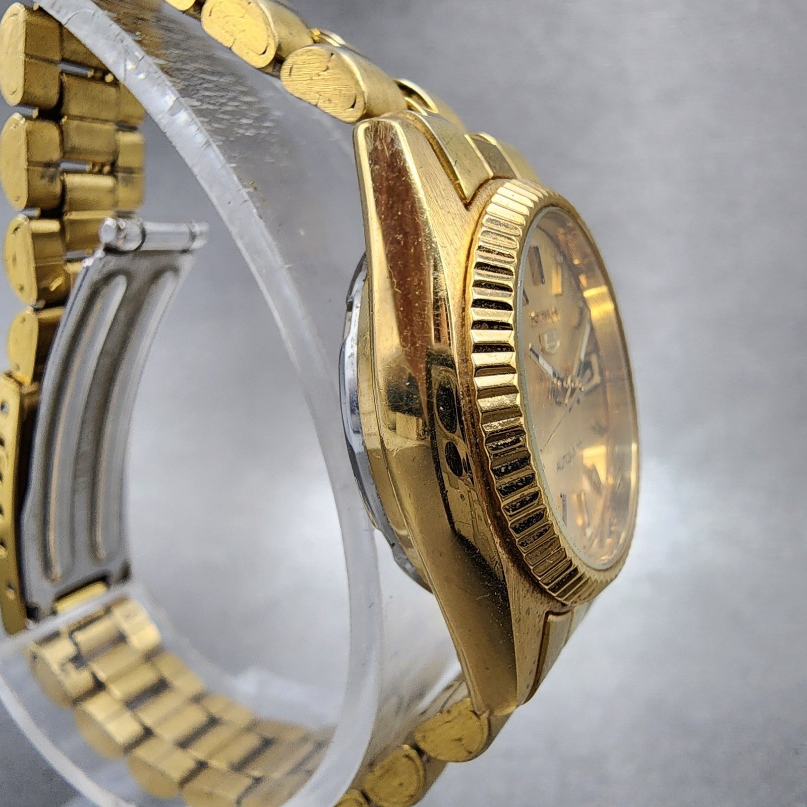 Seiko 5 Automatic Watch Women 24mm Champagne Dial Gold Tone Daydate Runs3