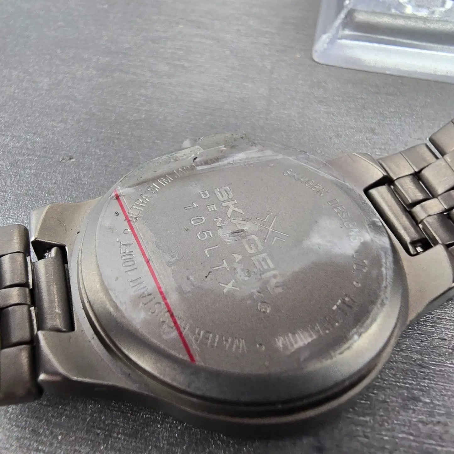 Skagen Watch Men 34mm Gray Dial Titanium Date Round 105LTX New Battery9