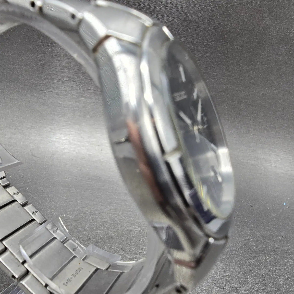 Seiko Solar Watch Men 39mm Black Dial Silver Tone Date Round V157-0AC0 Works3
