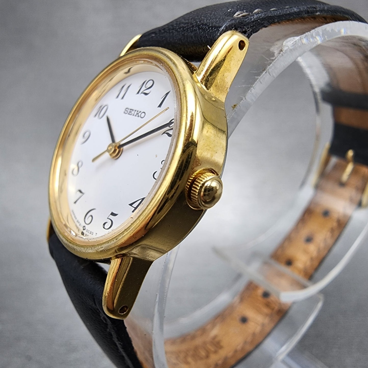 Seiko Watch Women 22mm White Dial Gold Tone Round 2P210A20 New battery VTG2