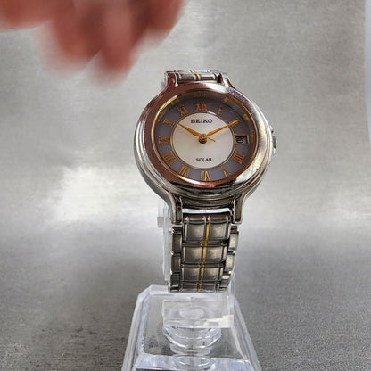 Seiko Solar Watch Women 28mm MOP Dial Two Tone Date Round V1820C70 Runs B12345