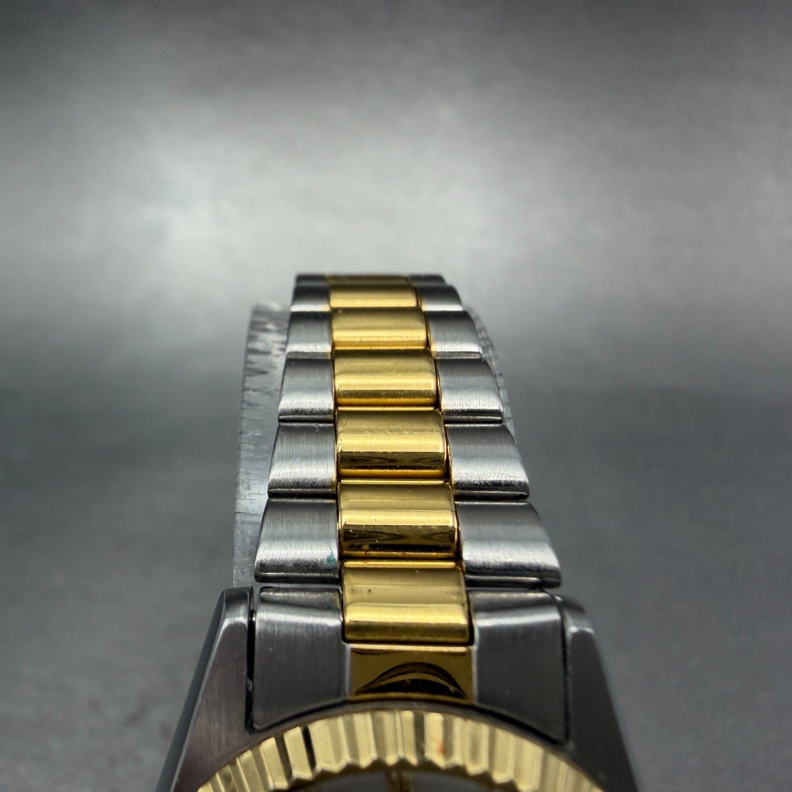 Seiko SQ Watch Women 25mm Silver Dial Two Tone Daydate Round 2A230039 NewBat 994