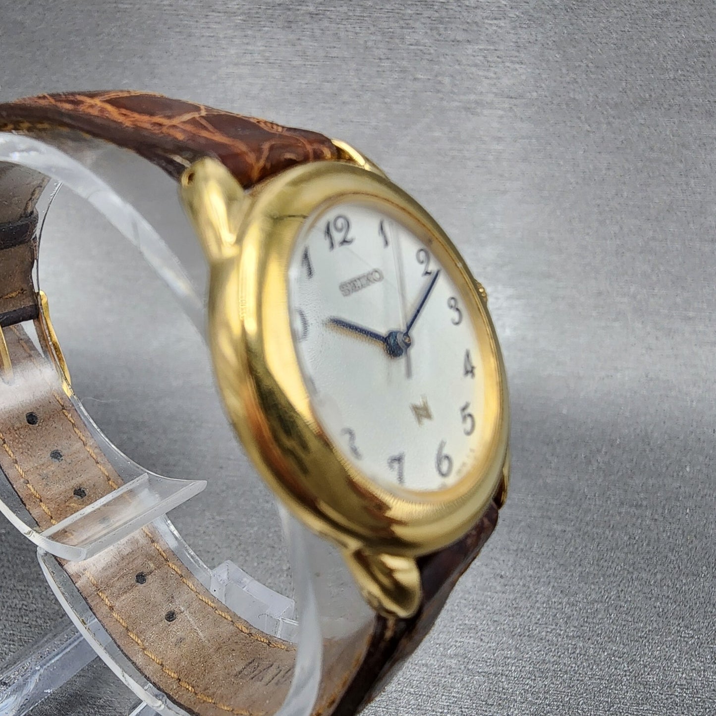 Seiko Neue Watch Women 26mm White Dial Gold Tone Round 1F210050 New Battery2