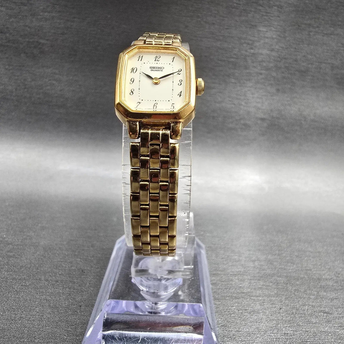 Seiko Watch Women 17mm Ivory Dial Gold Tone Rectangle V400-5608 New Battery JP435