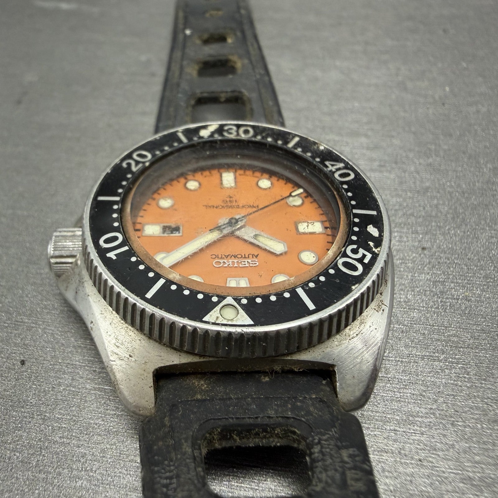 Seiko Professional Dive Watch Women 35mm Orange Dial Steel Date Automatic PARTS5