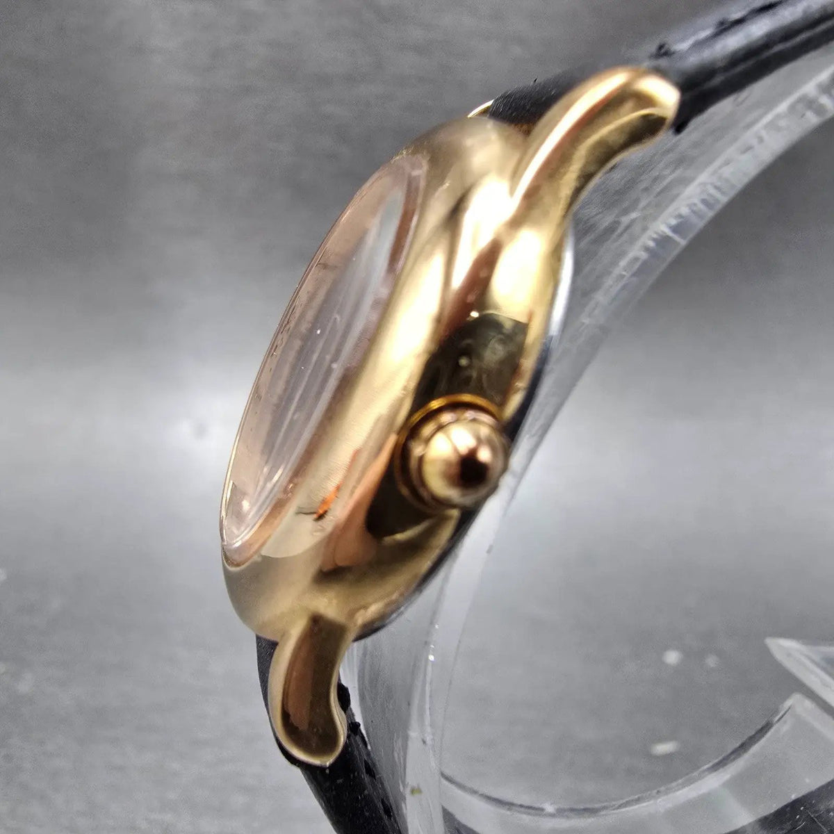 Seiko Lukia Solar Watch Women 20mm White Dial Rose Gold Oval V117-0CR0 Runs2