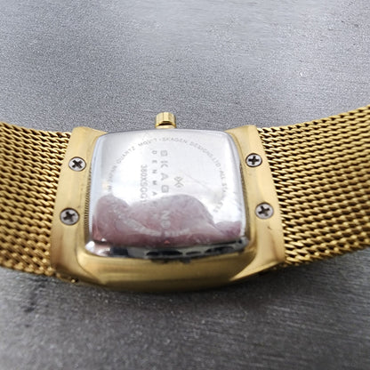 Skagen Tank Watch Women 22mm Champagne Dial Gold Tone Rectangle New Battery9