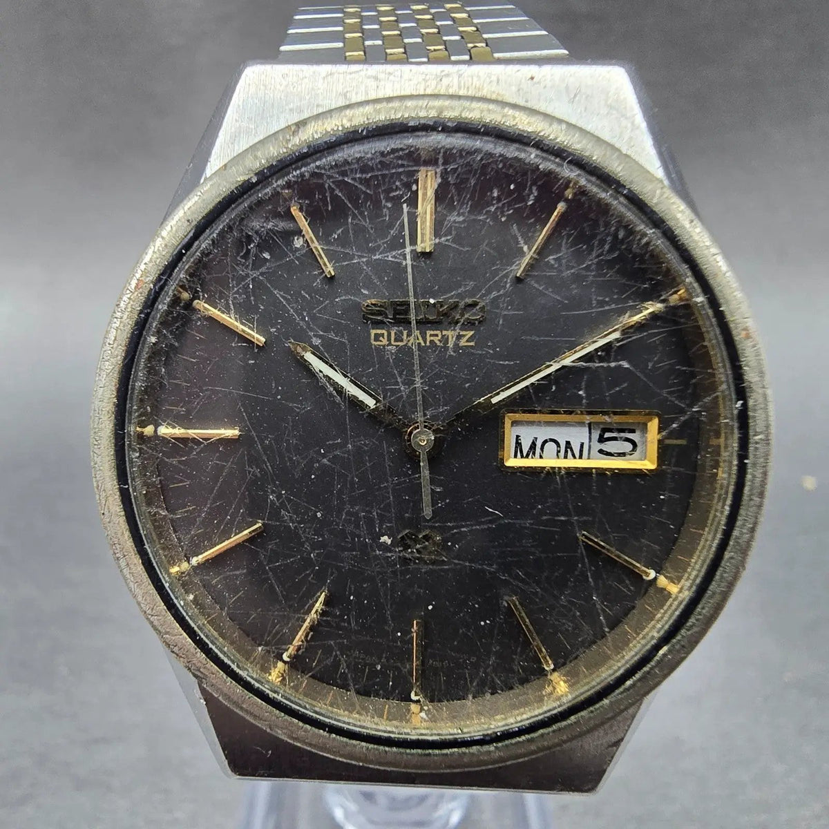 Seiko SQ Watch Men 35mm Gray Dial Two Tone Daydate Round 8223-8009 PARTS0