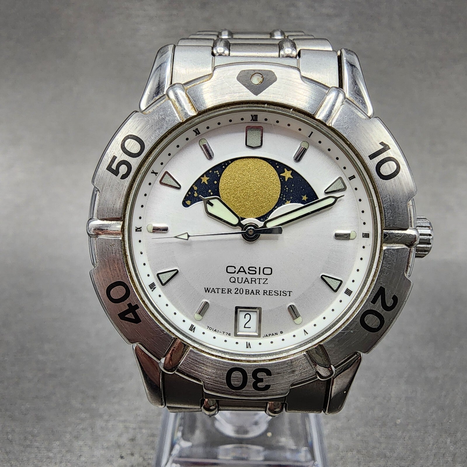 Casio Moonphase Dive Watch Men 37mm White Dial Steel Date Round New Battery0
