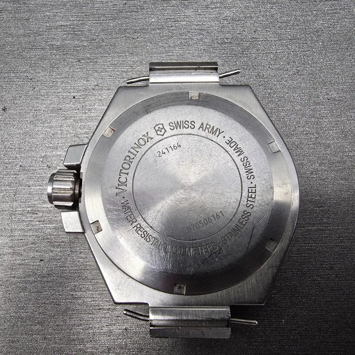 Victorinox Swiss Army Convoy Watch Men 42mm Yellow Dial Stee Date 241164 PARTS8