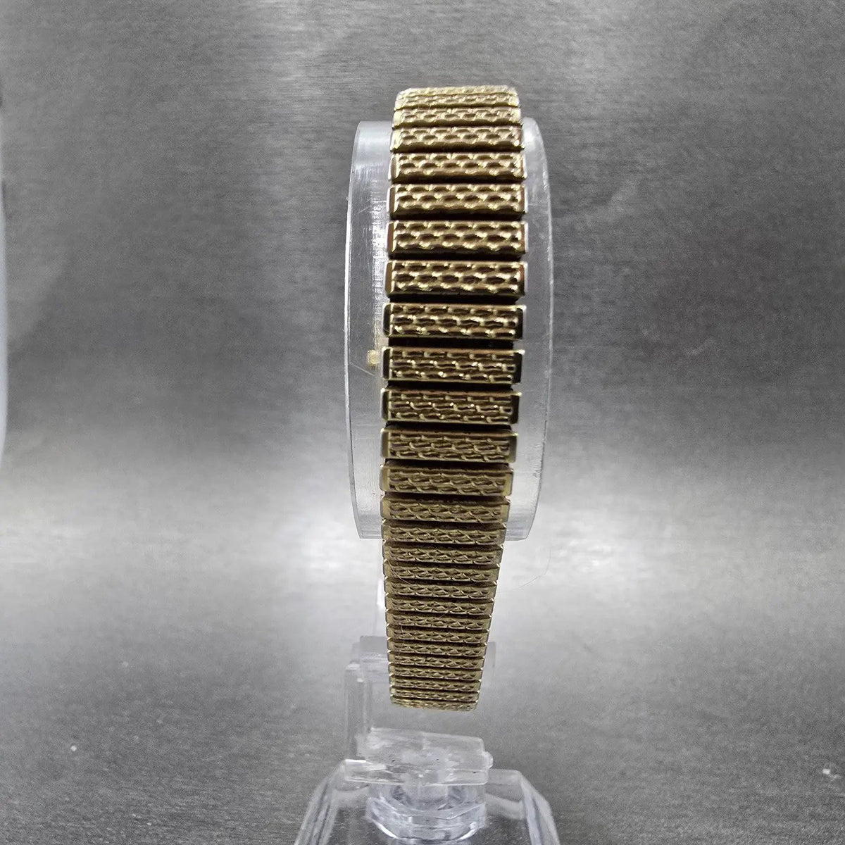 Wittnauer QWR Watch Women 17mm Gold Dial Gold Tone Oval New Battery VTG7