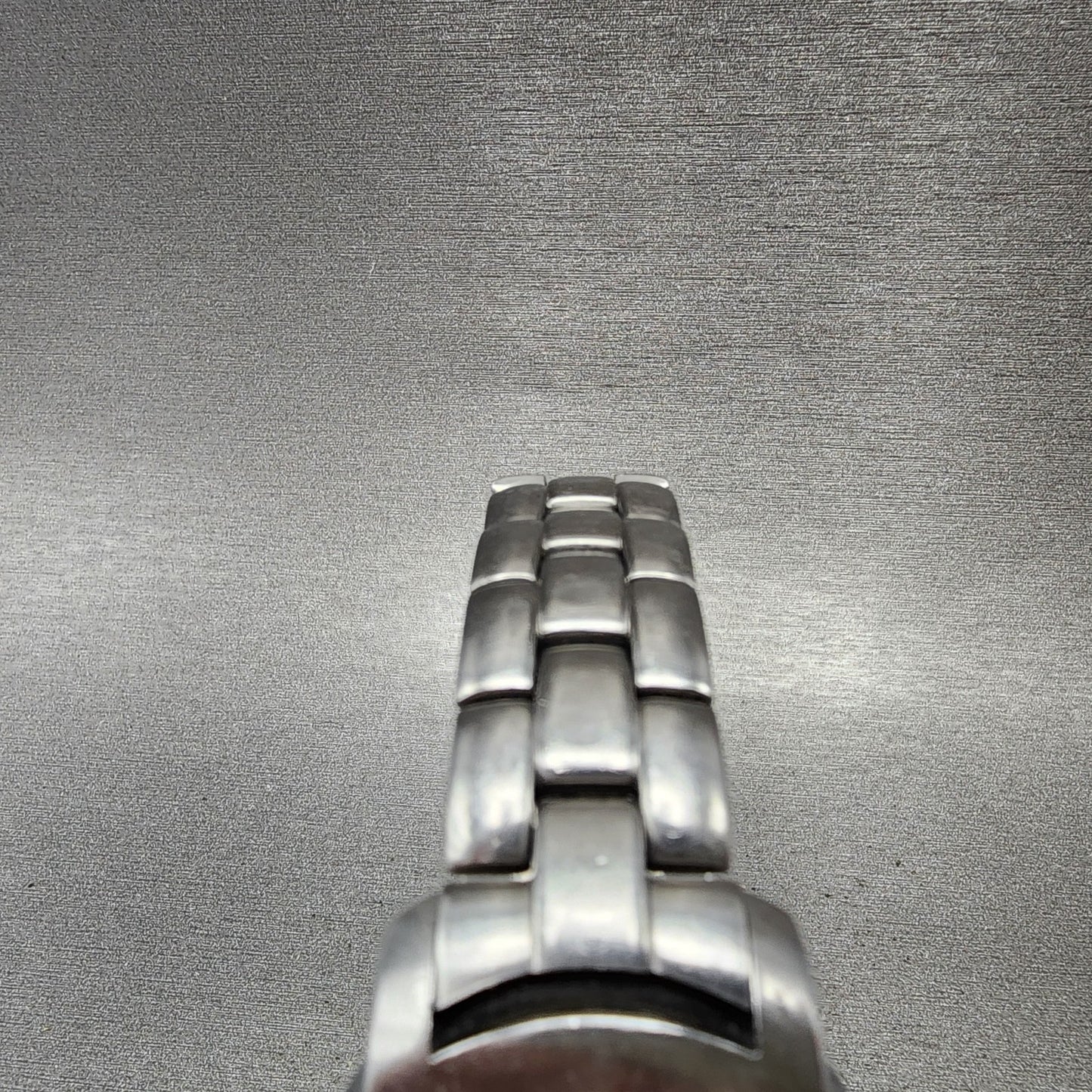 Victorinox Swiss Army V7 Watch Women 31mm Red Dial Silver Tone Date Round NewBat4