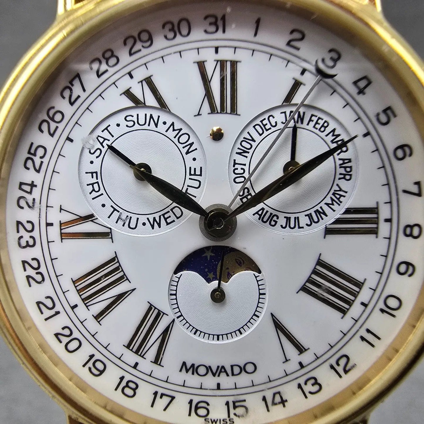 Movado Triple Calendar Moon Phase Watch Men 34mm White Dial Gold Tone NewBattery1