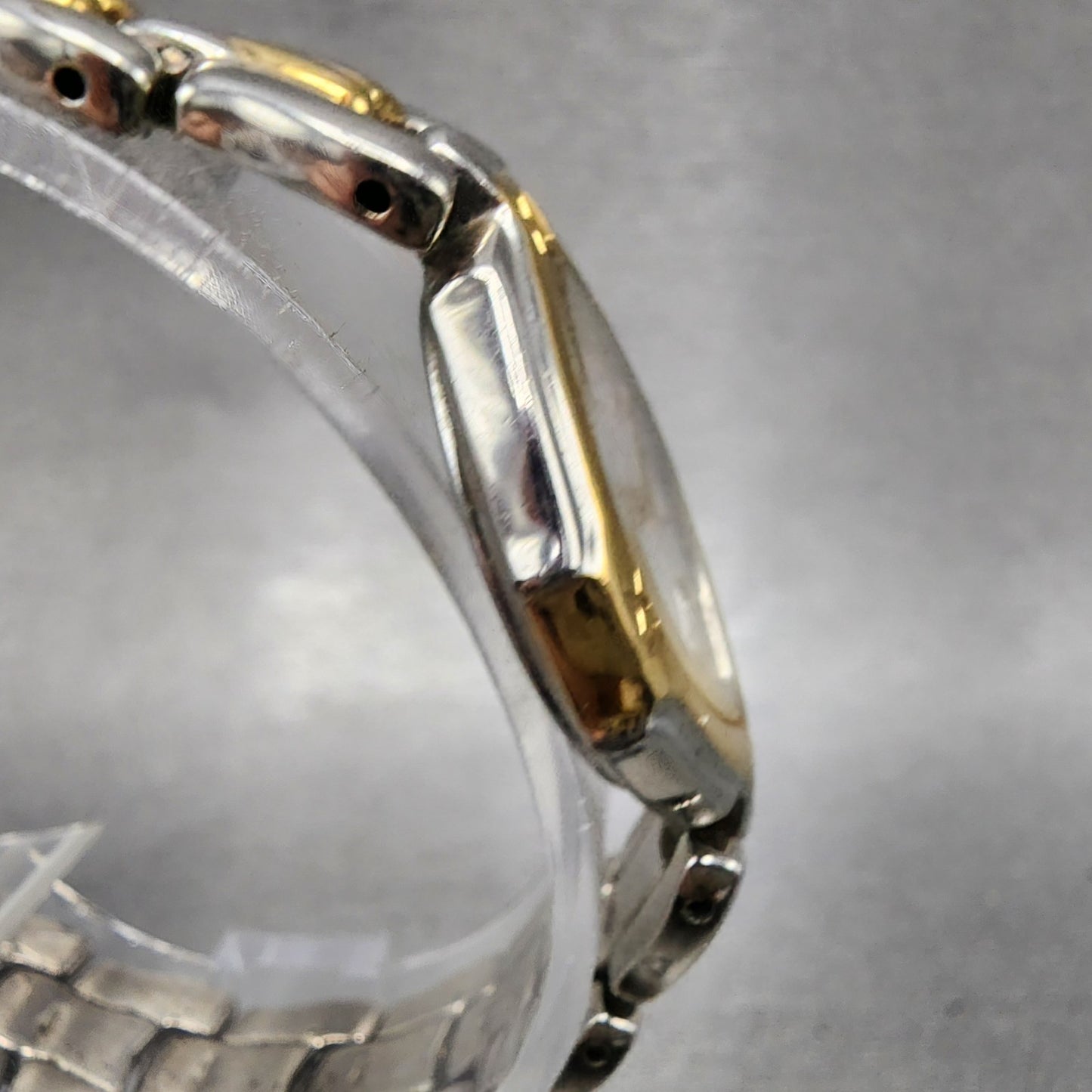 Seiko Watch Women 22mm White Dial Two Tone Oval 1n006e99 New Battery Vintage3
