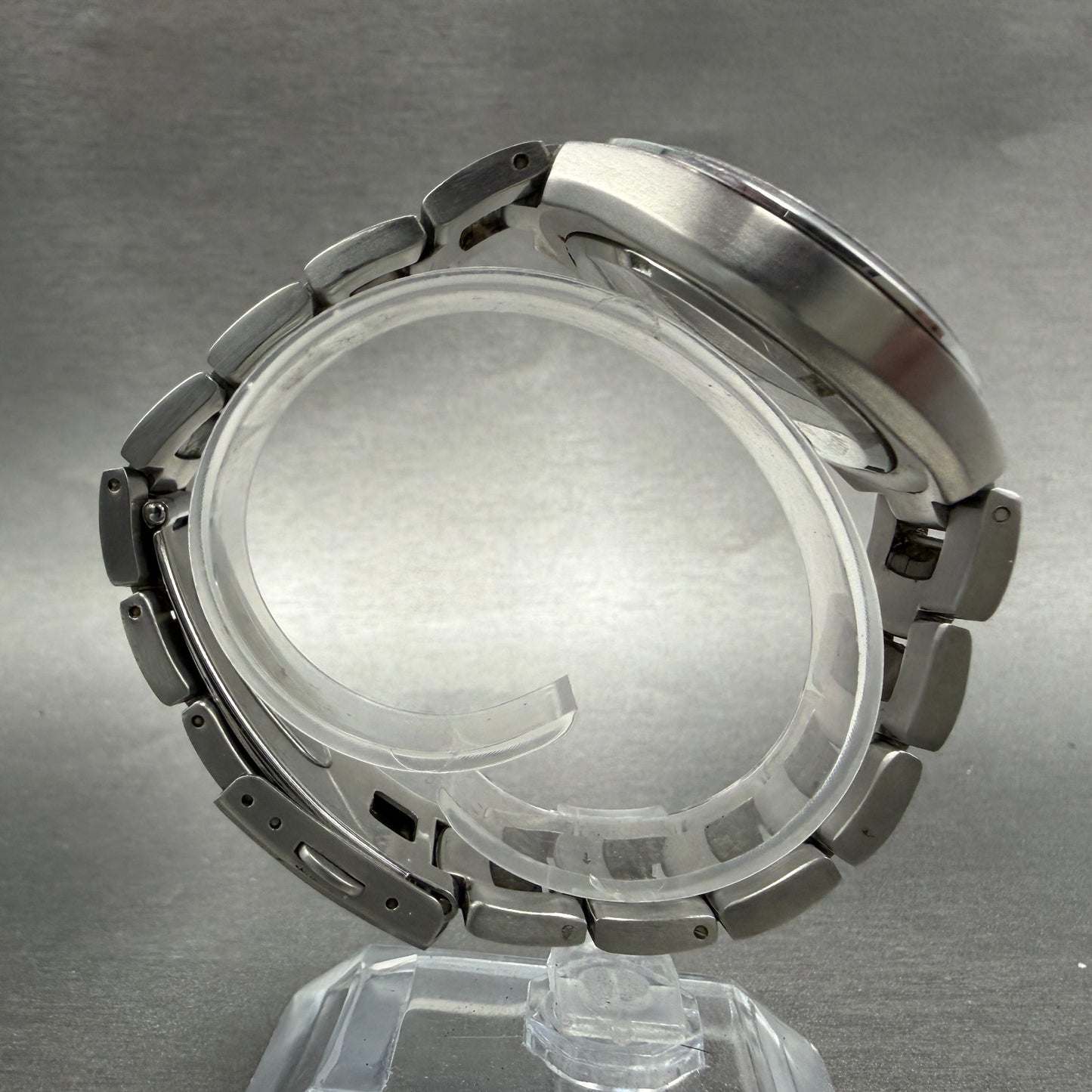 Guess Water Pro Watch Men 37mmm Silver Dial Silver Tone Round P177GL New Battery8