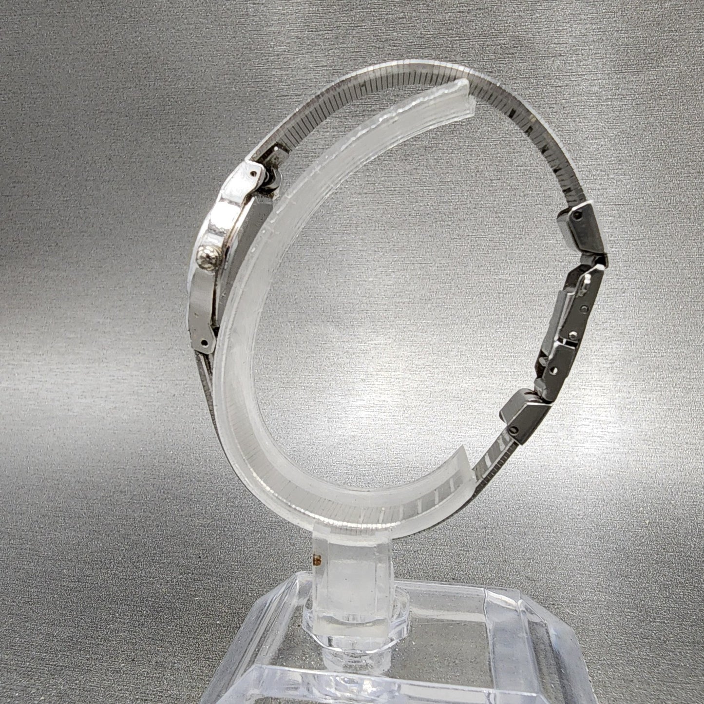 Bulova Watch Women 18mm White Dial Silver Tone Round 91L06 New Battery6