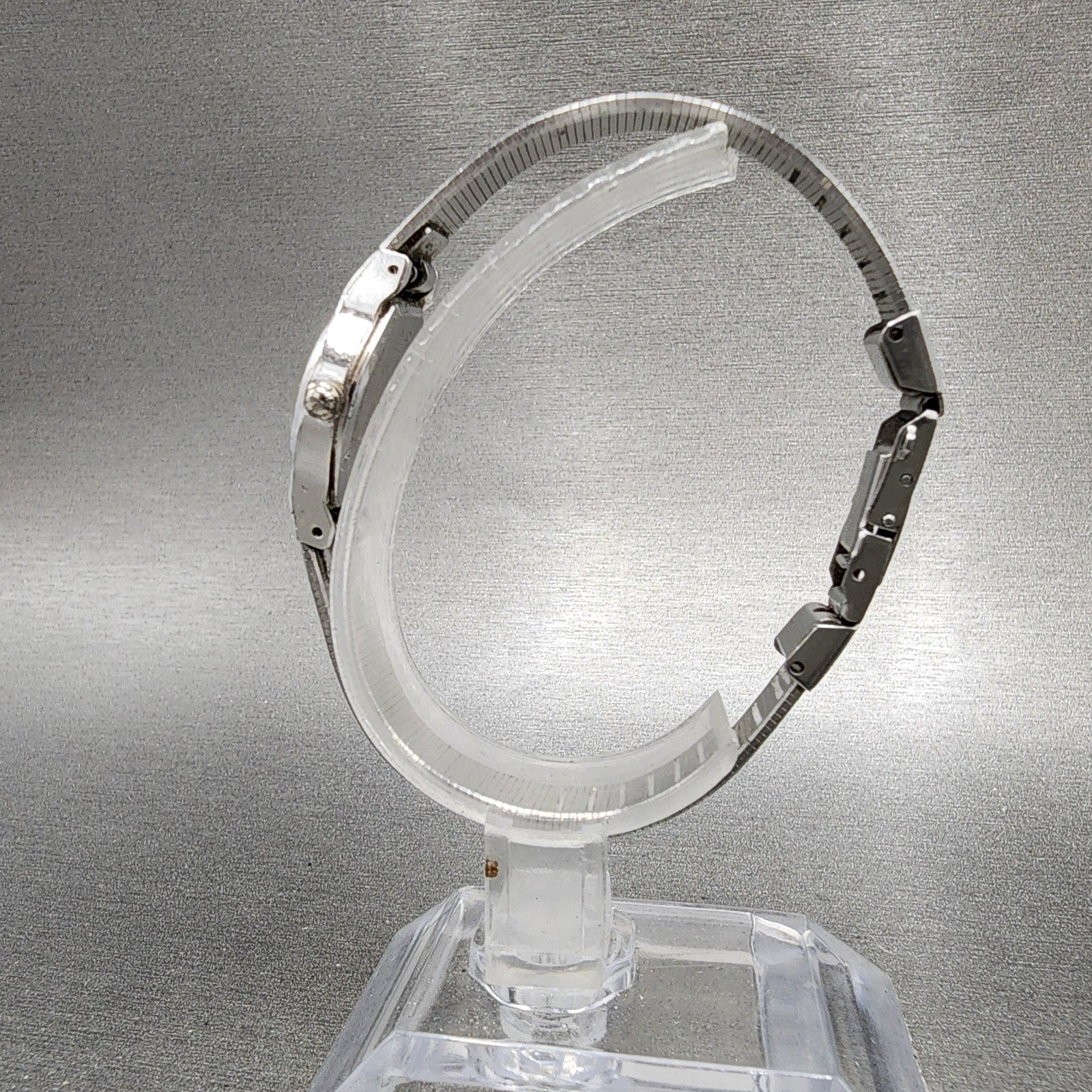 Bulova Watch Women 18mm White Dial Silver Tone Round 91L06 New Battery6