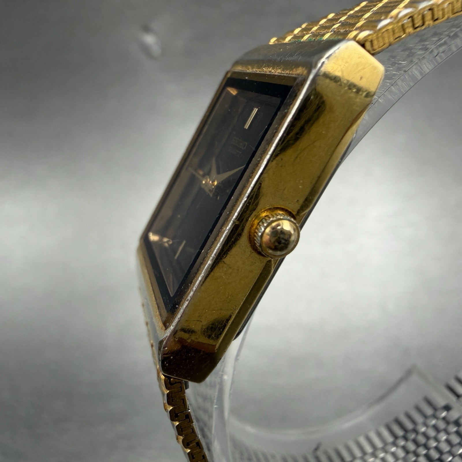 Seiko Tank Watch Women 18mm Black Dial Gold Tone 2Y01-5D1H Rectangle New Battery2