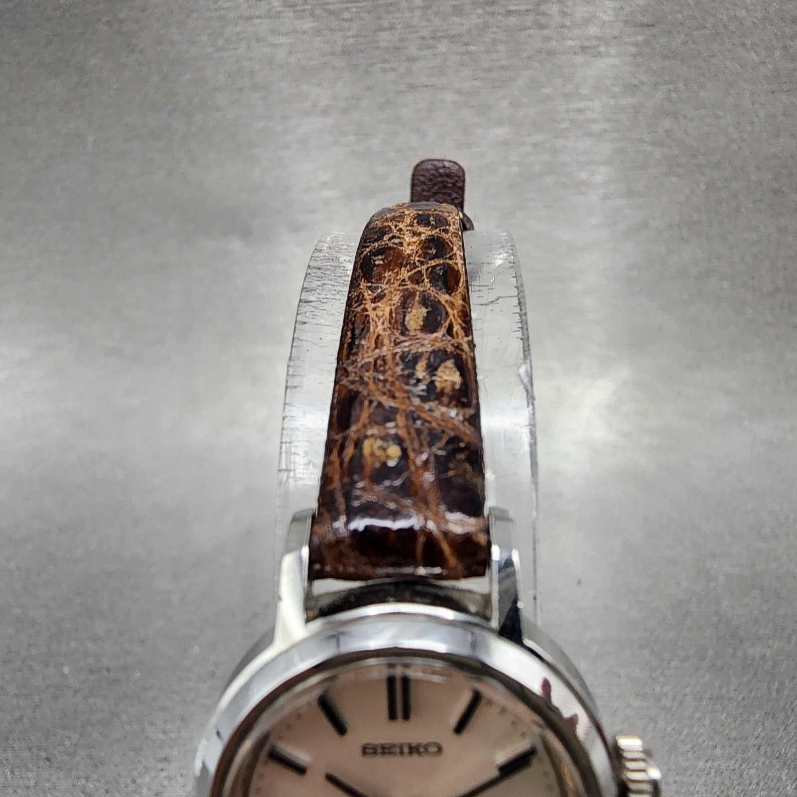 Seiko Special Watch Women 21mm White Dial Silver Tone Round Manual Wind Runs4