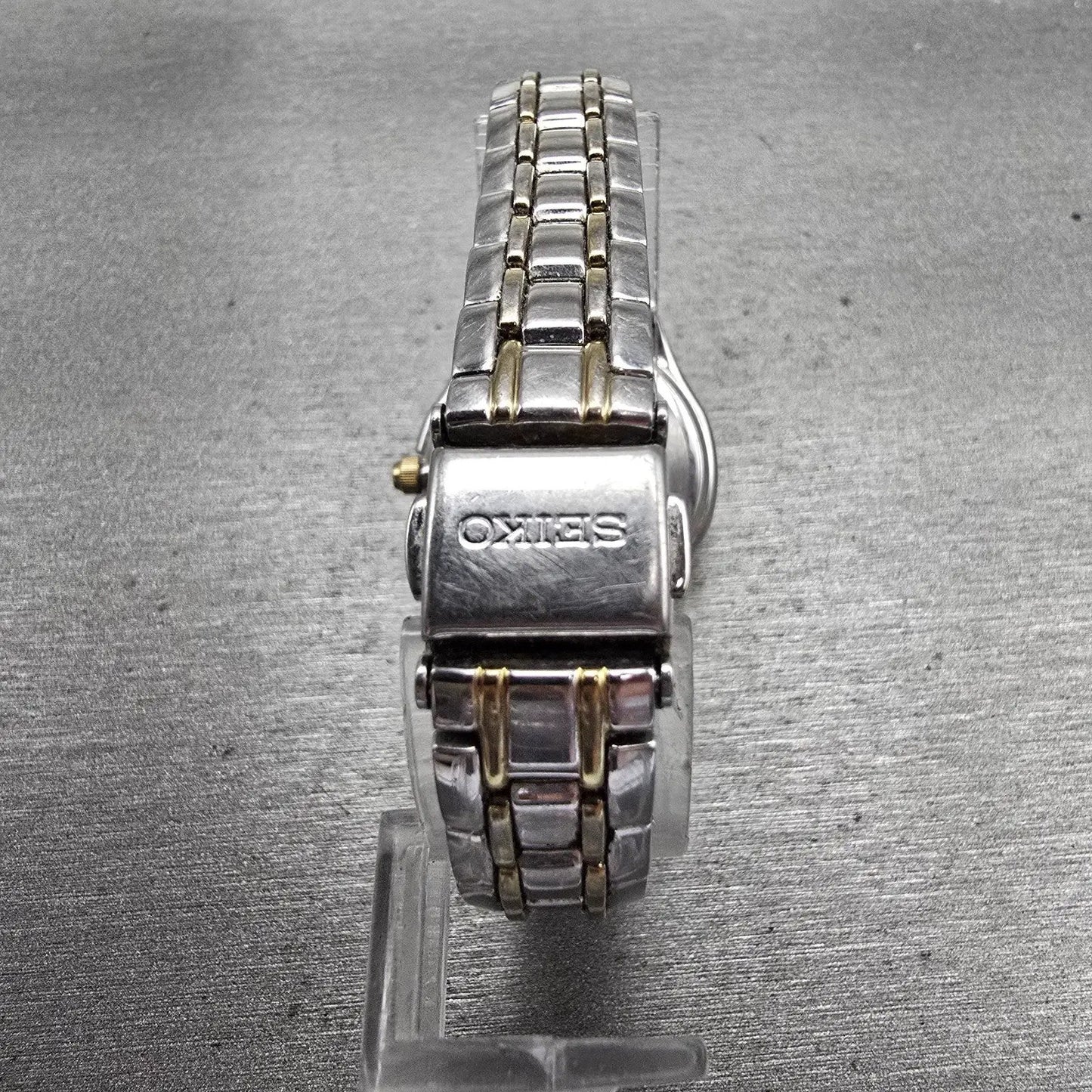Seiko Solar Watch Women 28mm MOP Dial Two Tone Date Gemmed Round V137-0AD0 Works7