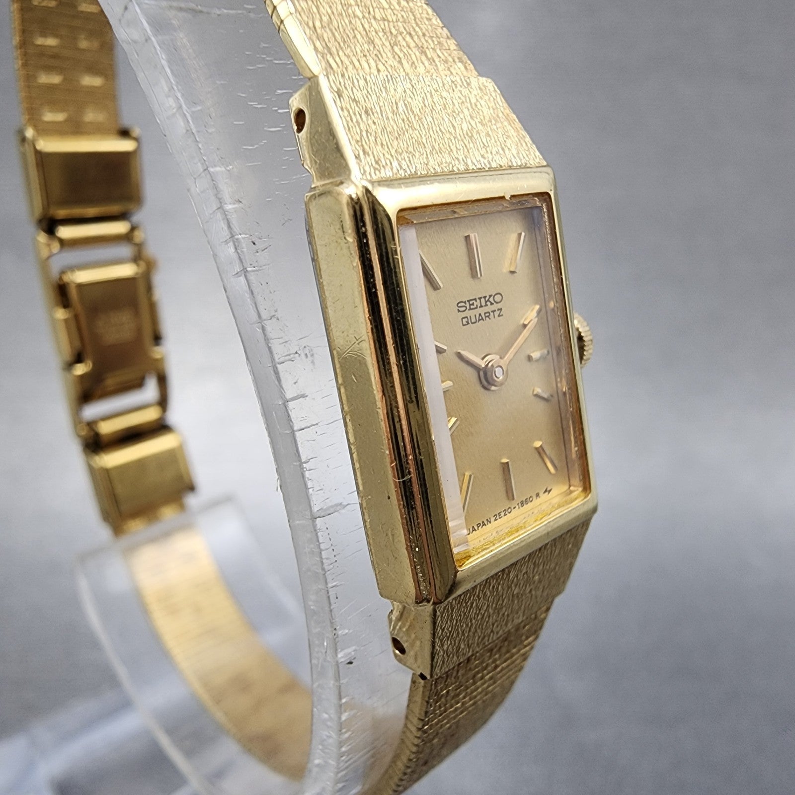 Seiko Tank Watch Women 12mm Champagne Dial Gold Tone 2e206479 New Battery4