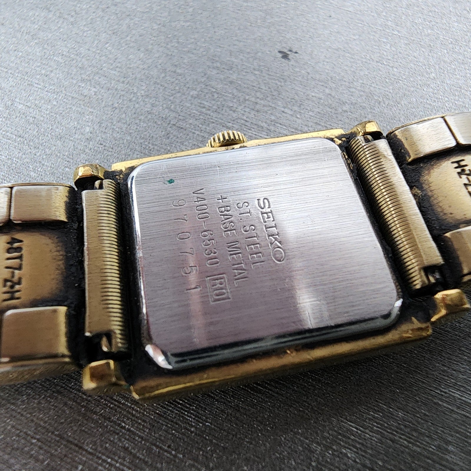 Seiko Tank Watch Women 20mm White Dial Gold Tone Square V4006530 New Battery10