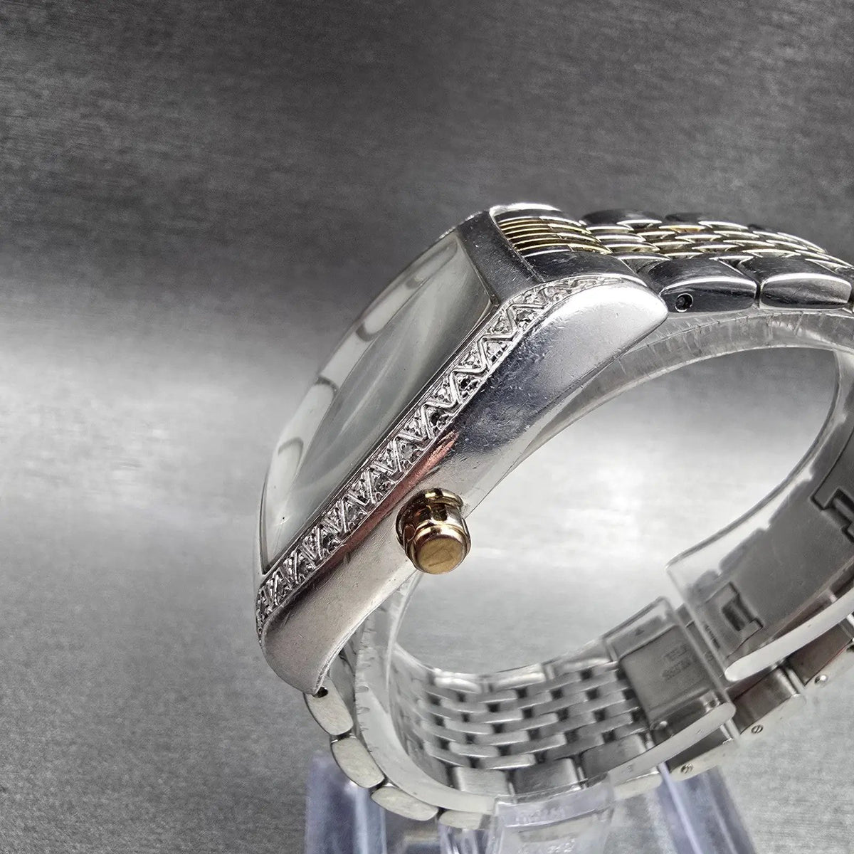 Bulova Watch Women 30mm MOP Dial Two Tone Diamonds Tonneau 98R004 New Battery2
