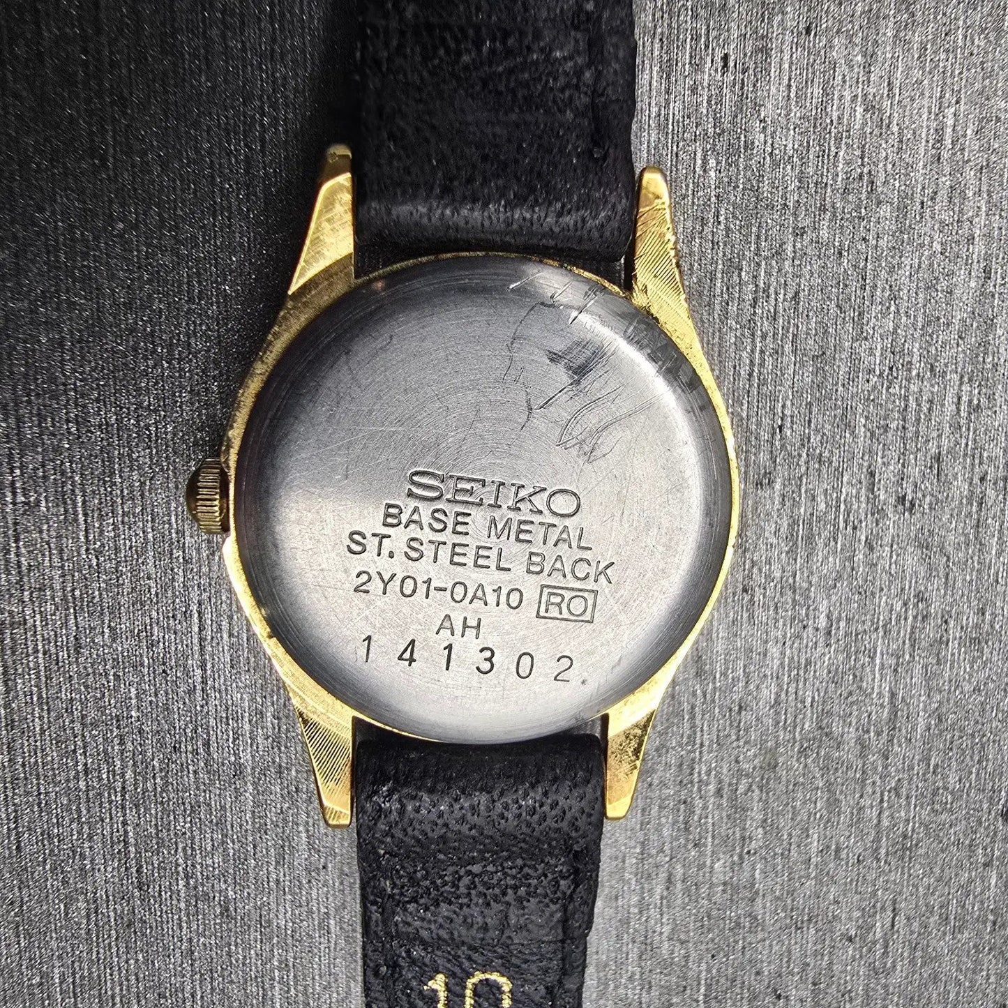 Seiko Watch Women 20mm White Dial Gold Tone Round 2Y01-0A10 New Battery Vintage10