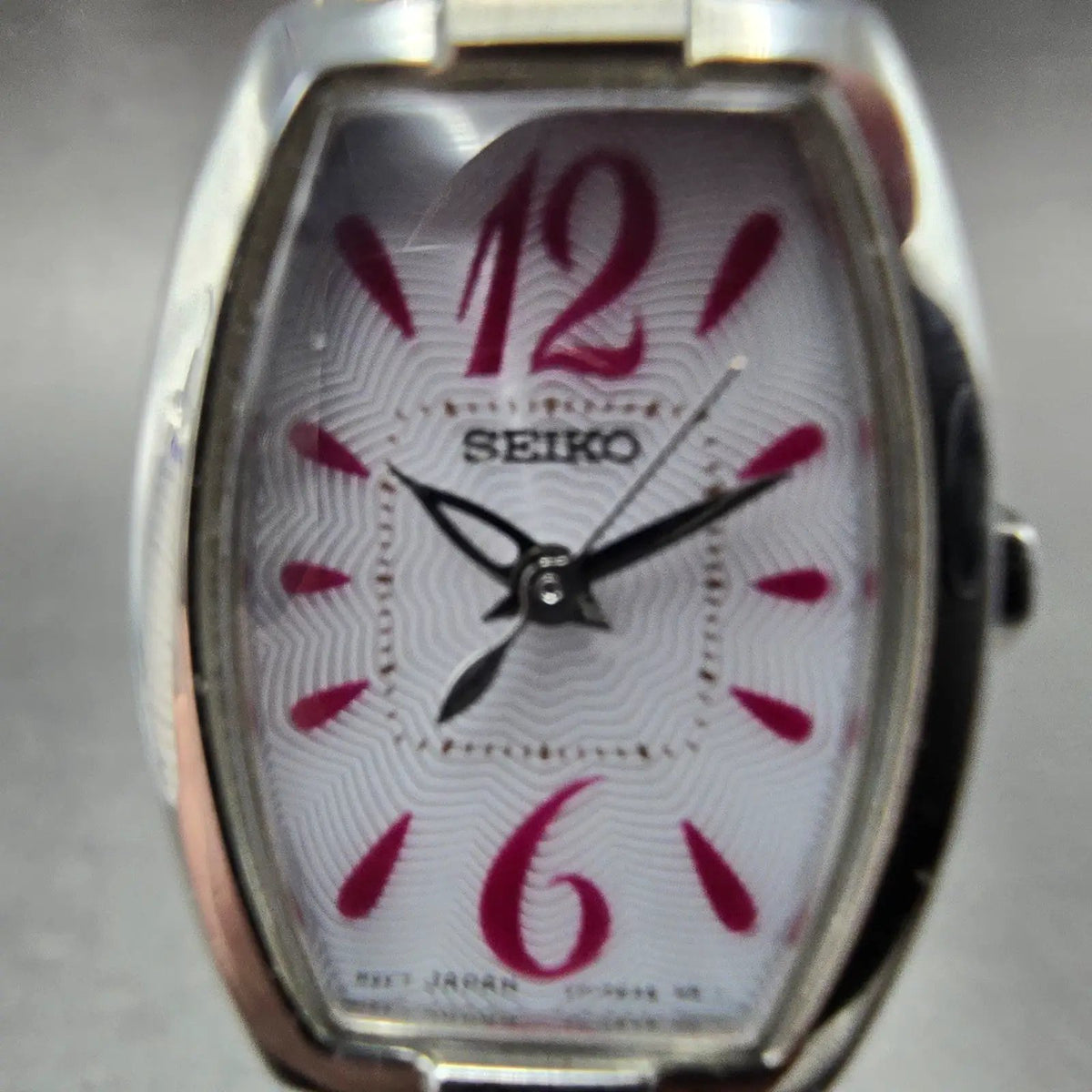 Seiko Solar Tank Watch Women 18mm White Dial Silver Rectangle Lukia Runs V1111