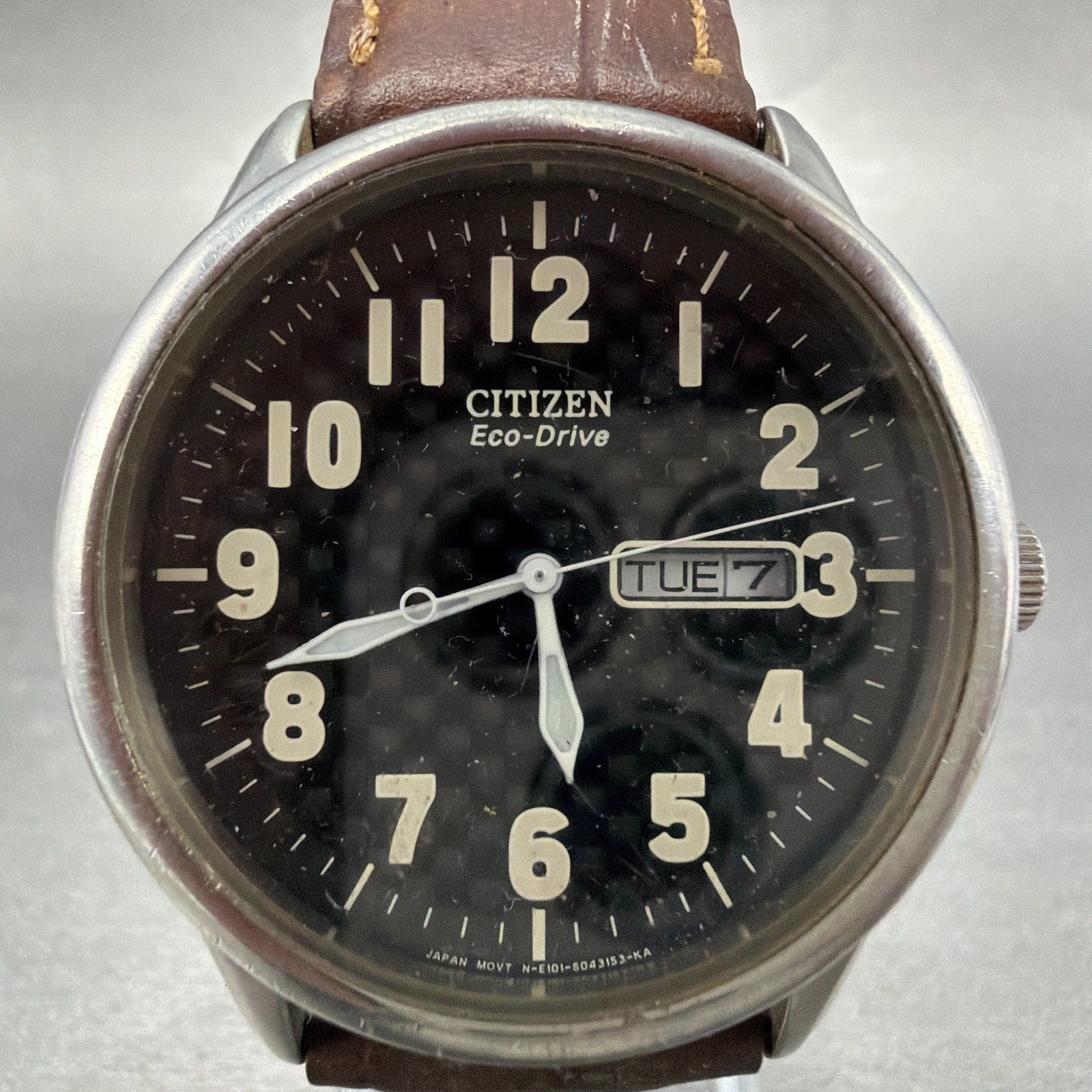 Citizen Eco-Drive Watch Men 39mm Black Dial Silver Tone Daydate E101 PARTS2