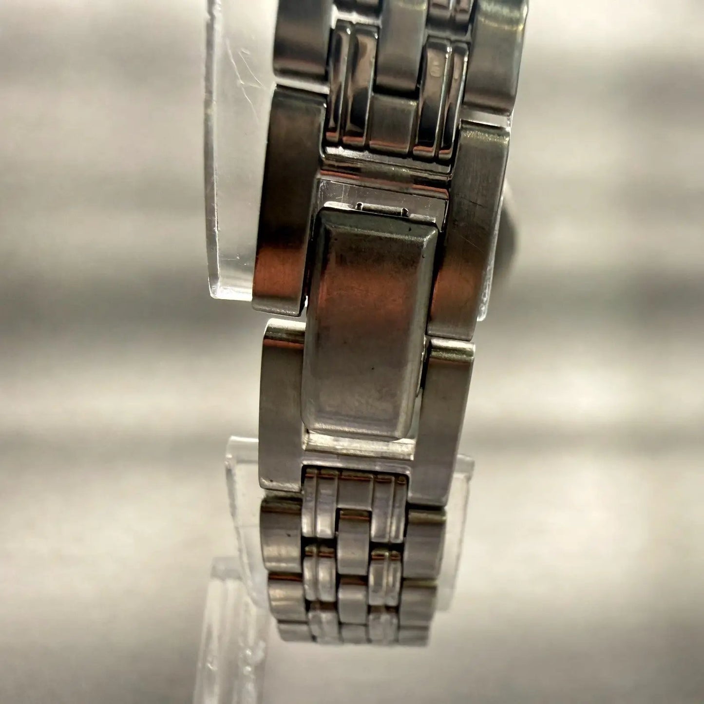 Seiko Watch Women 24mm White Dial Silver Tone Round V701-2D60 New Battery VTG7