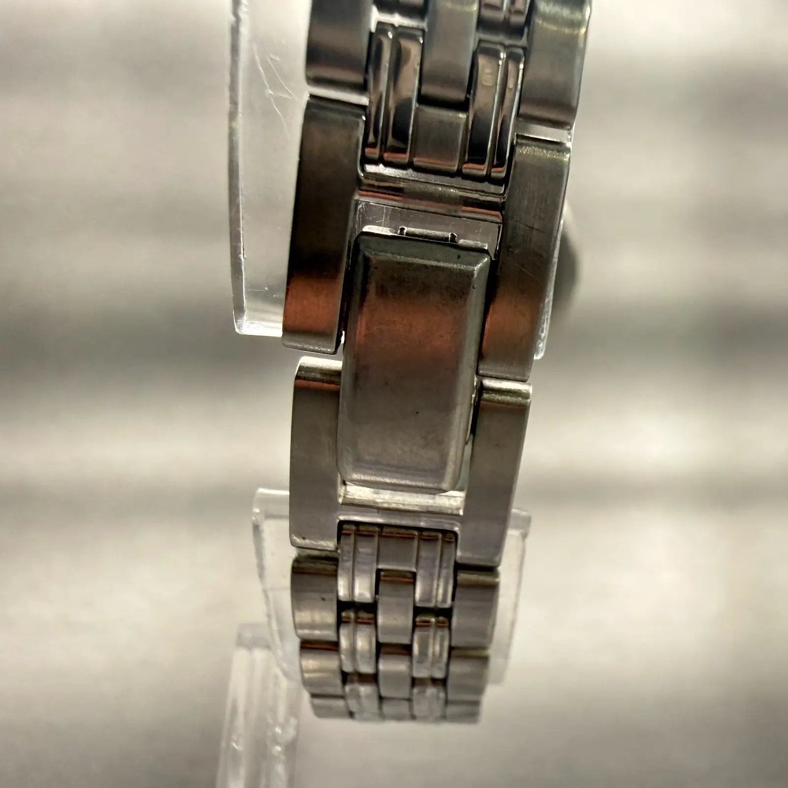 Seiko Watch Women 24mm White Dial Silver Tone Round V701-2D60 New Battery VTG7