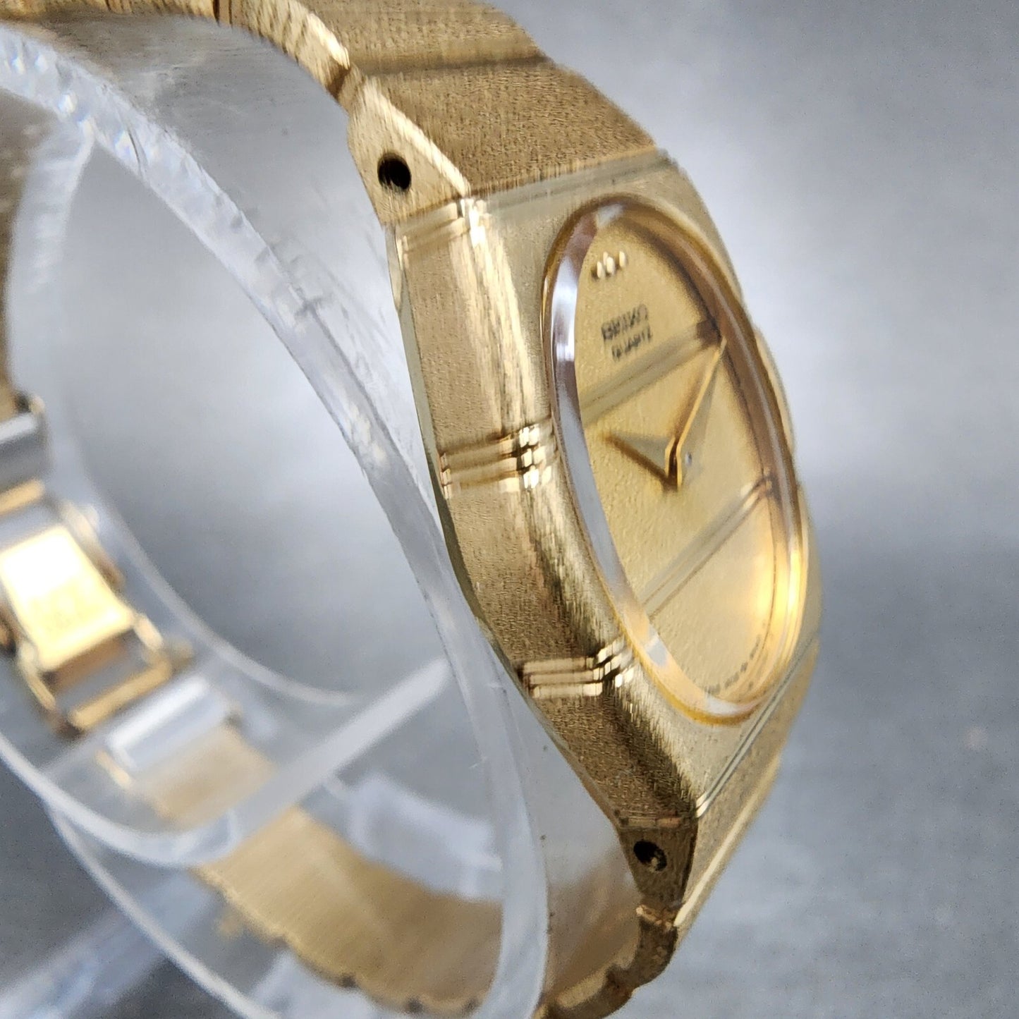 Seiko Watch Women 19mm Gold Dial Gold Tone Oval 14008519 New Battery3