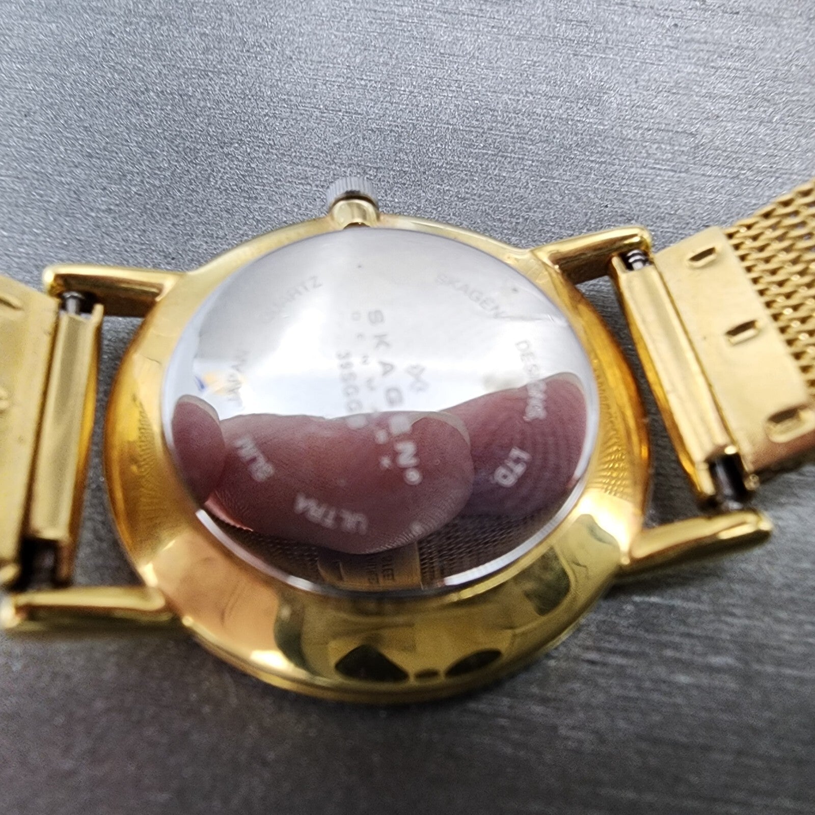 Skagen Watch Women 26mm Black Dial Gold Tone Round Mesh Band 39SGGB New Battery9