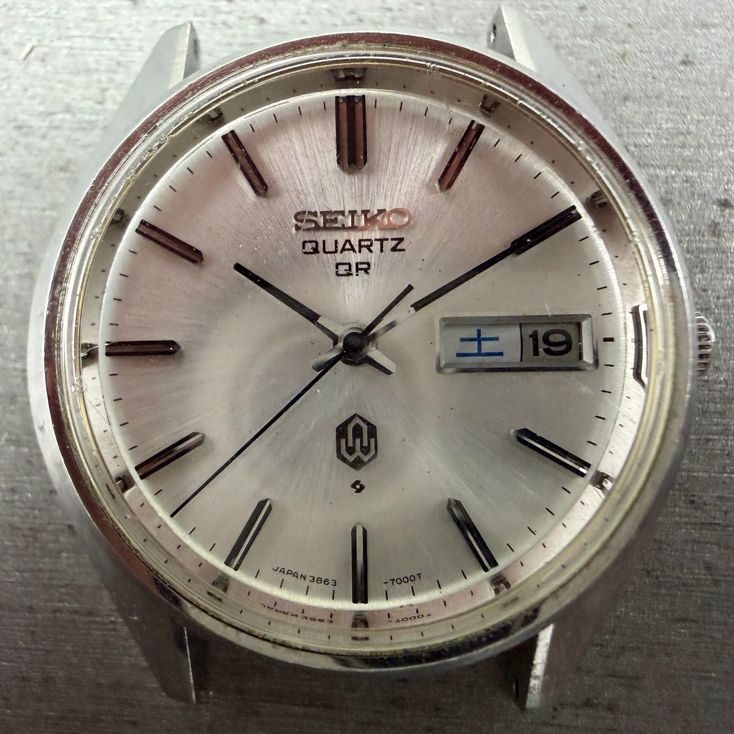 Seiko QR Watch Men 37mm Silver Dial Silver Tone Daydate Round 3863-7001 PARTS FG2