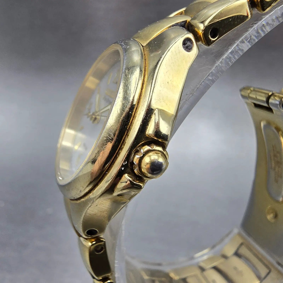 Citizen Eco-Drive Watch Women 25mm MOP Dial Gold Date E011-S039959 Round Works2
