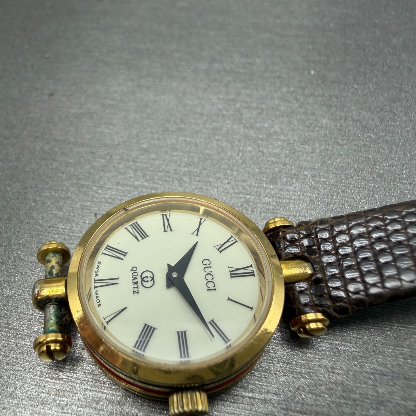 Gucci 2000L Watch Women 21mm Cream Dial Gold Plated Round New Battery KLQ4
