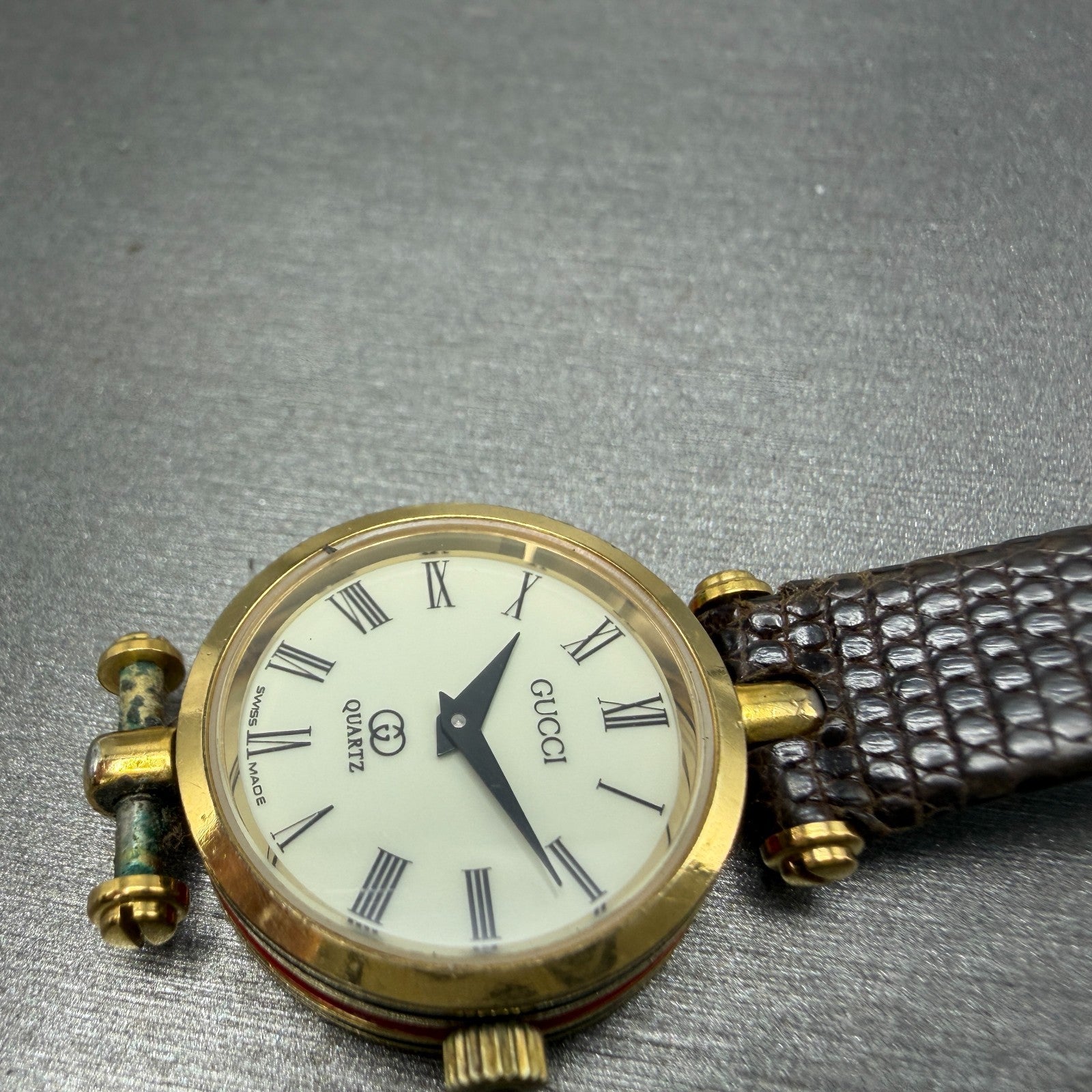 Gucci 2000L Watch Women 21mm Cream Dial Gold Plated Round New Battery KLQ4