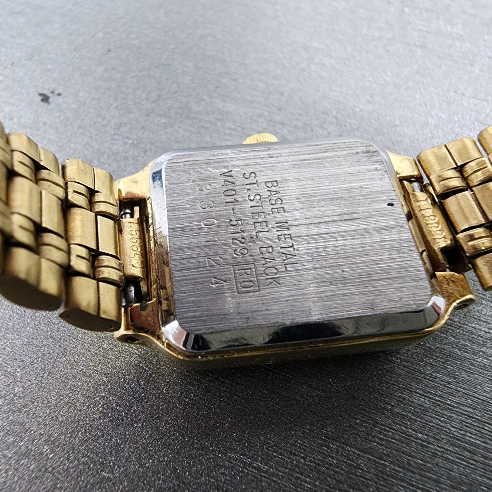 Seiko Tank Watch Women 18mm White Dial Gold Tone Rectangle V4015129 New Battery9
