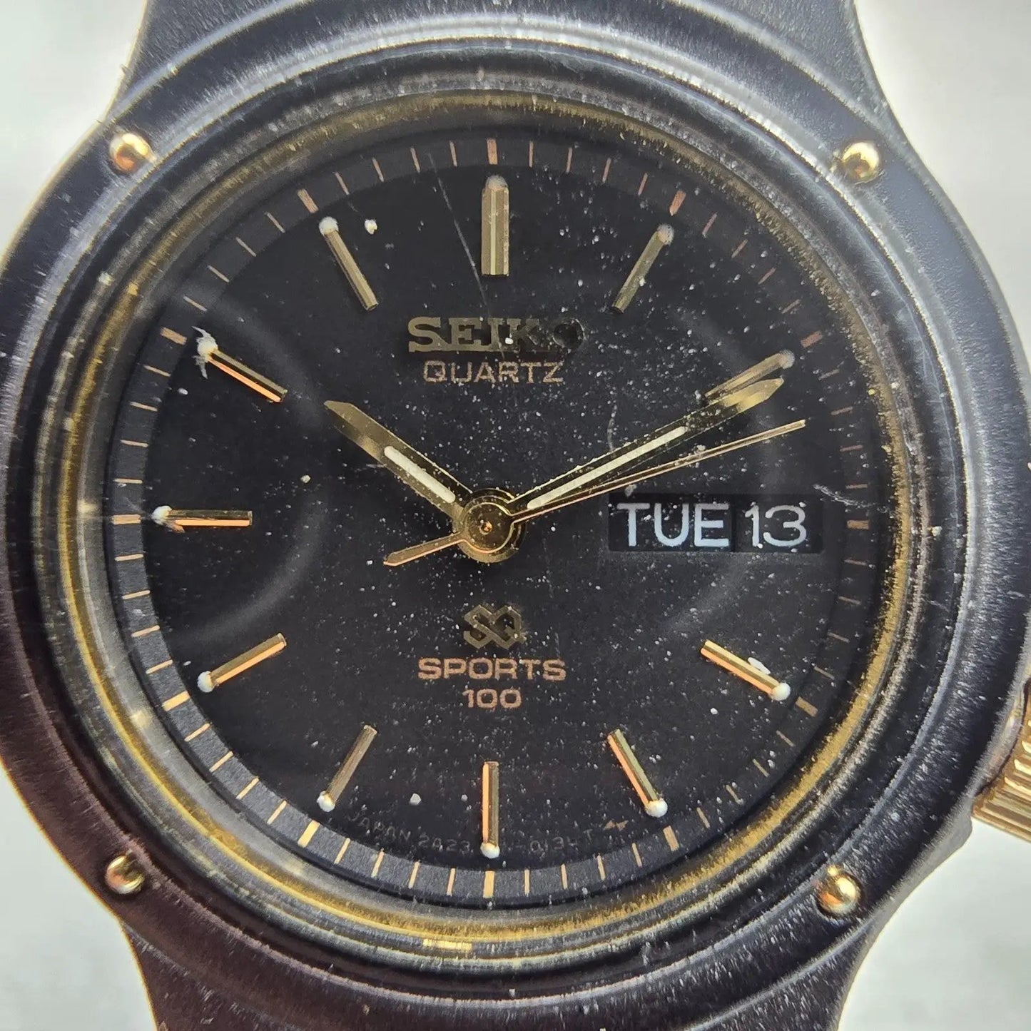 Seiko SQ Sports 100 Watch Women 26mm Black Dial Black & Gold Tone Daydate NewBat1