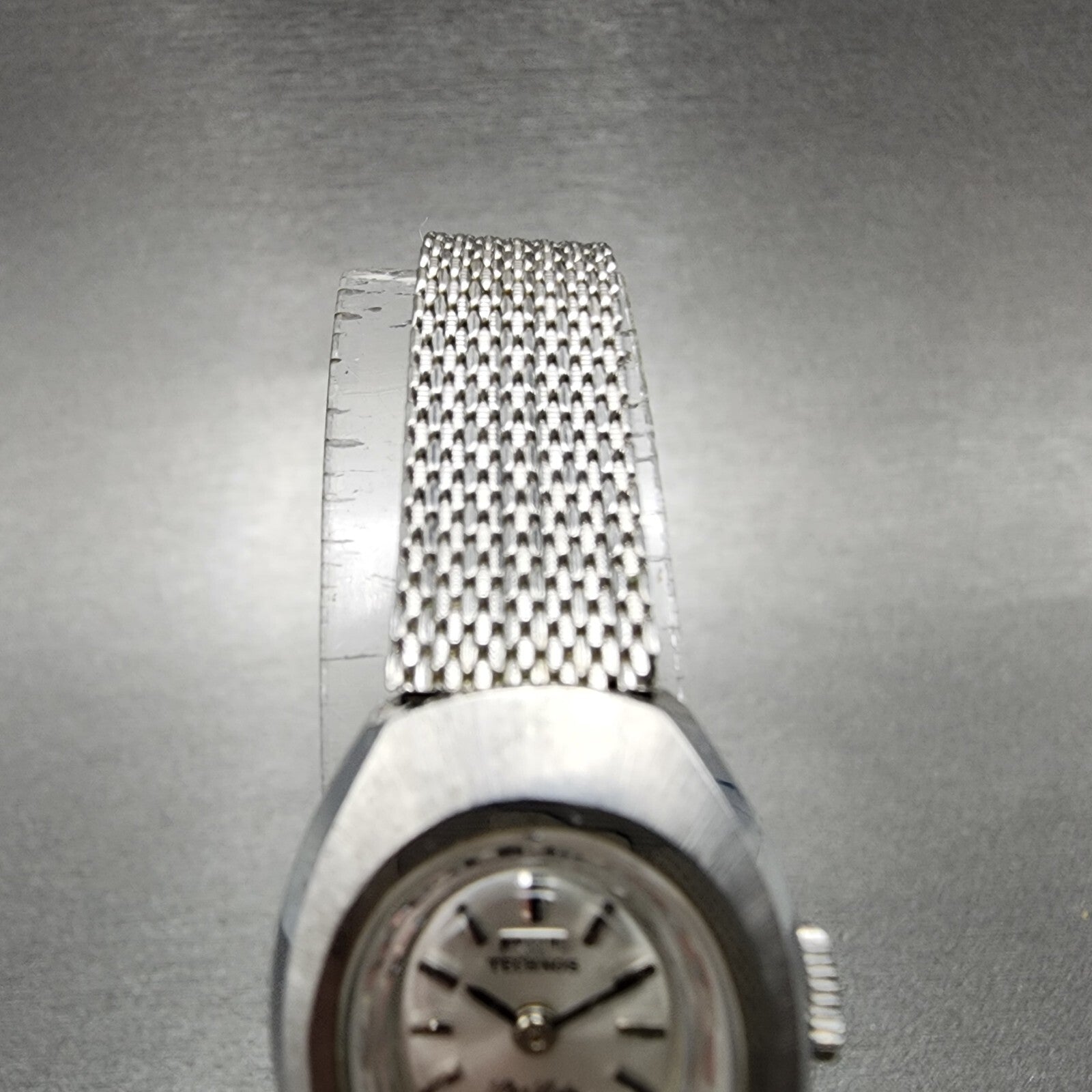 Technos Star lady Watch Women 19mm Silver Dial Steel Oval Manual Wind Runs VTG4