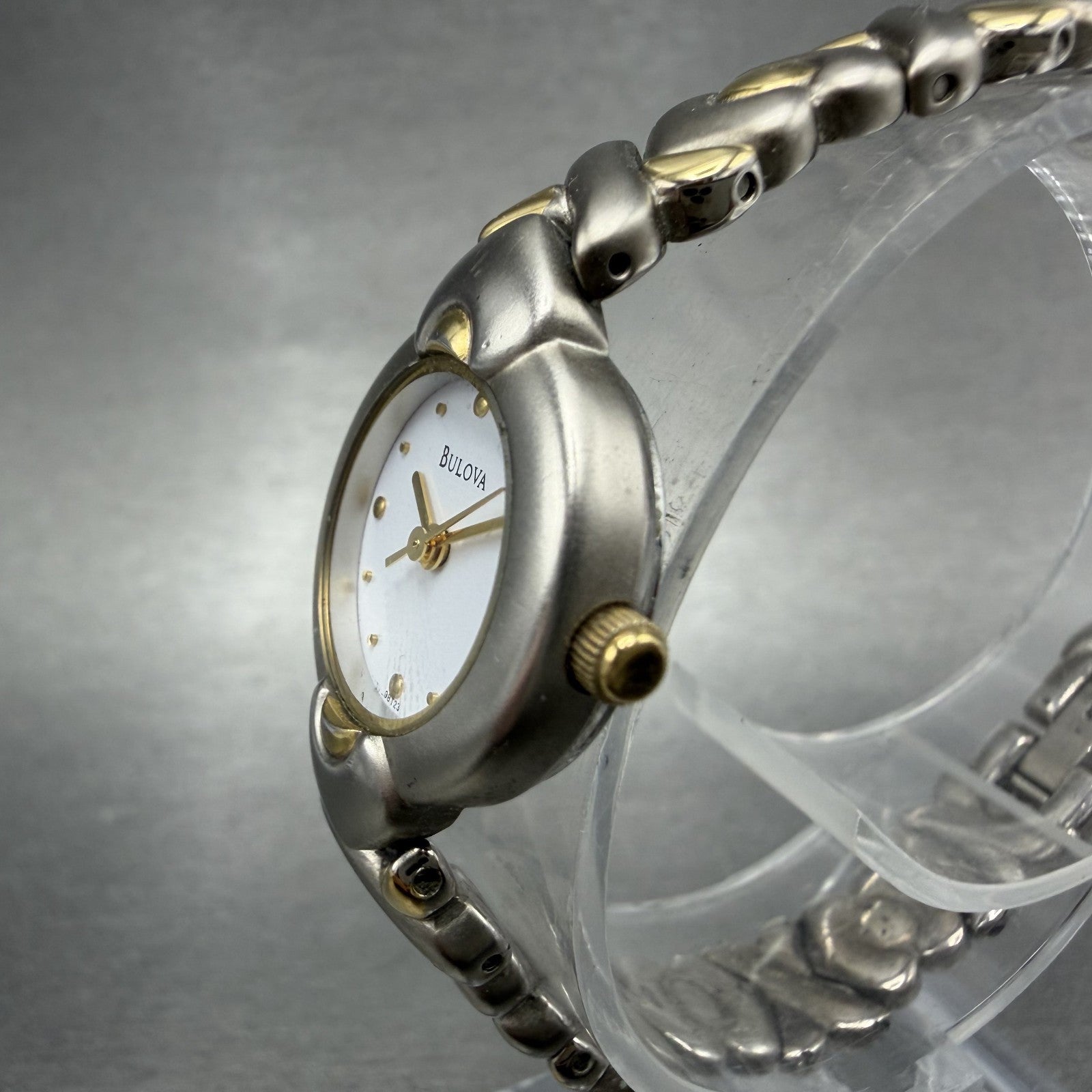 Bulova Watch Women 20mm White Dial Two Tone Round Bracelet 98T23 New Battery2