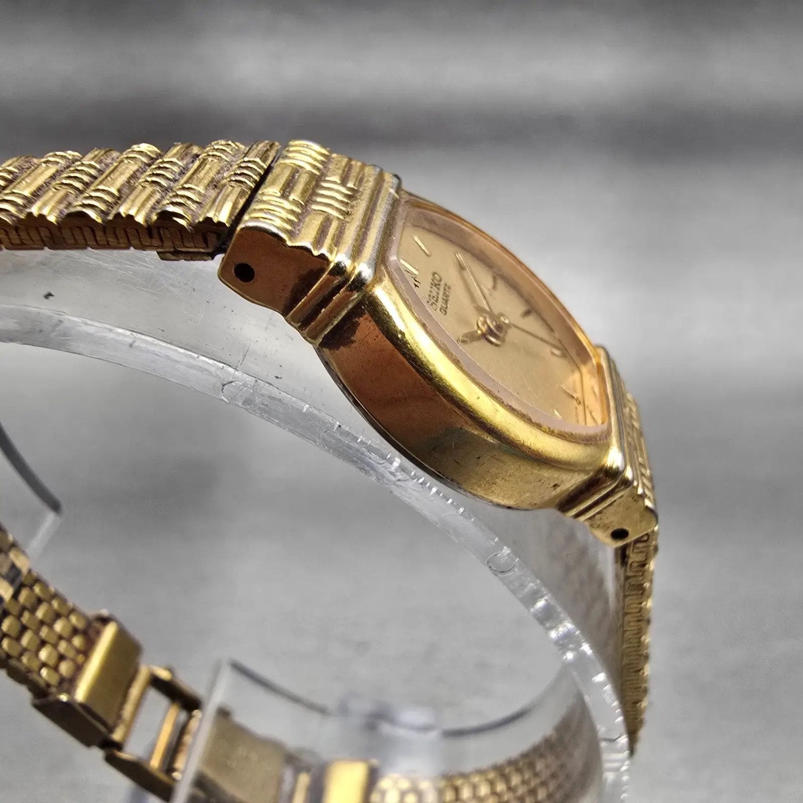 Seiko Watch Women 17mm Gold Dial Gold Tone Oval 2Y01-5C19 New Battery Vintage3