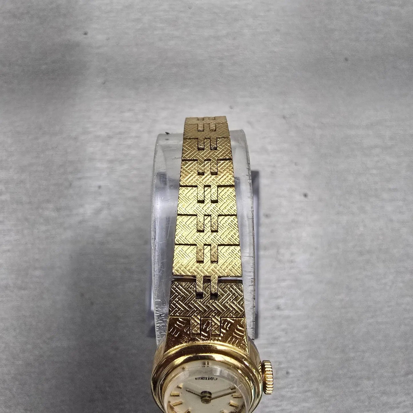 Seiko Watch Women 17mm Cream Dial Gold Tone Oval 1100-5310 Manual Wind Works VTG4