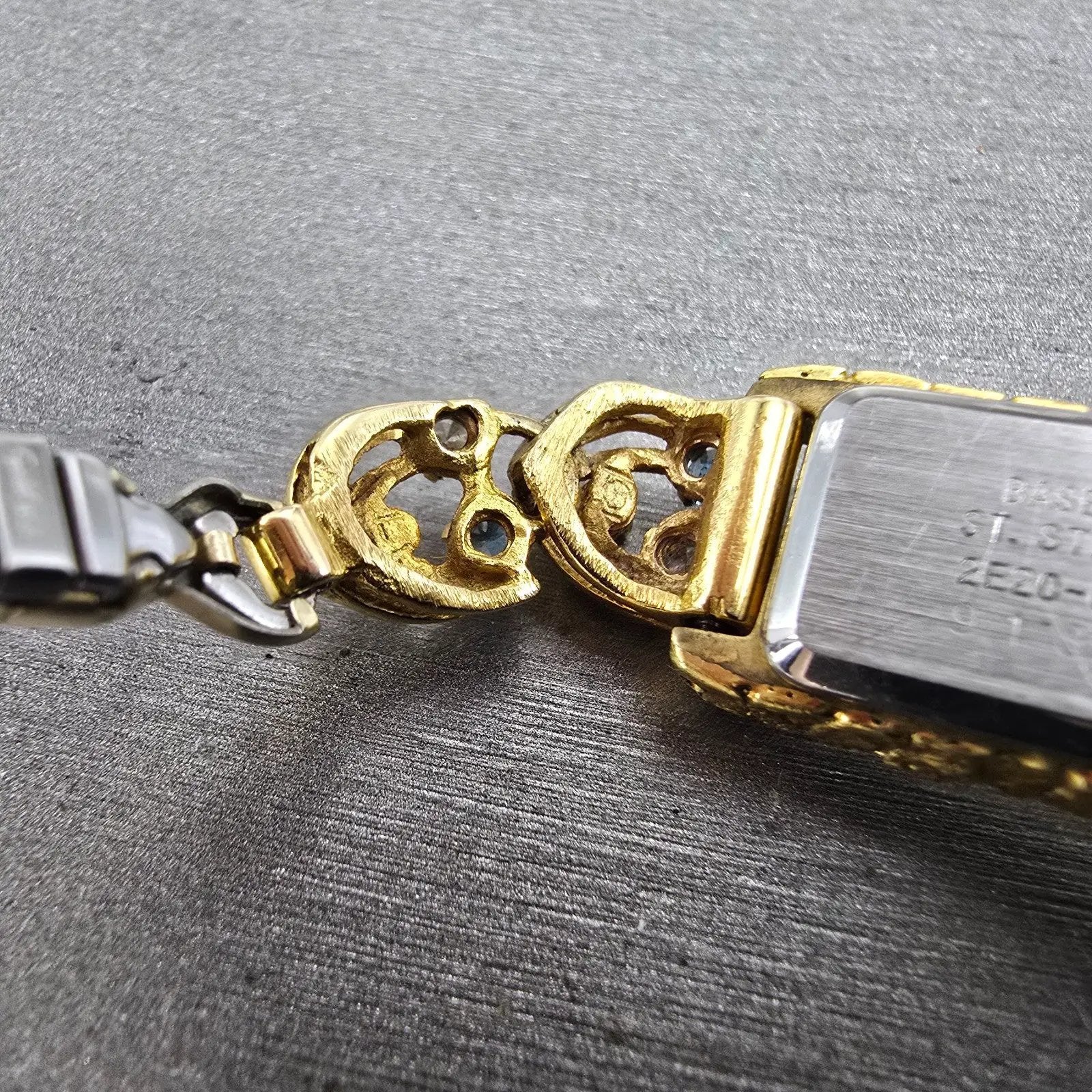Seiko Tank Watch Women 14mm Champagne Dial Gold Nugget 2E20-6429 New Battery11