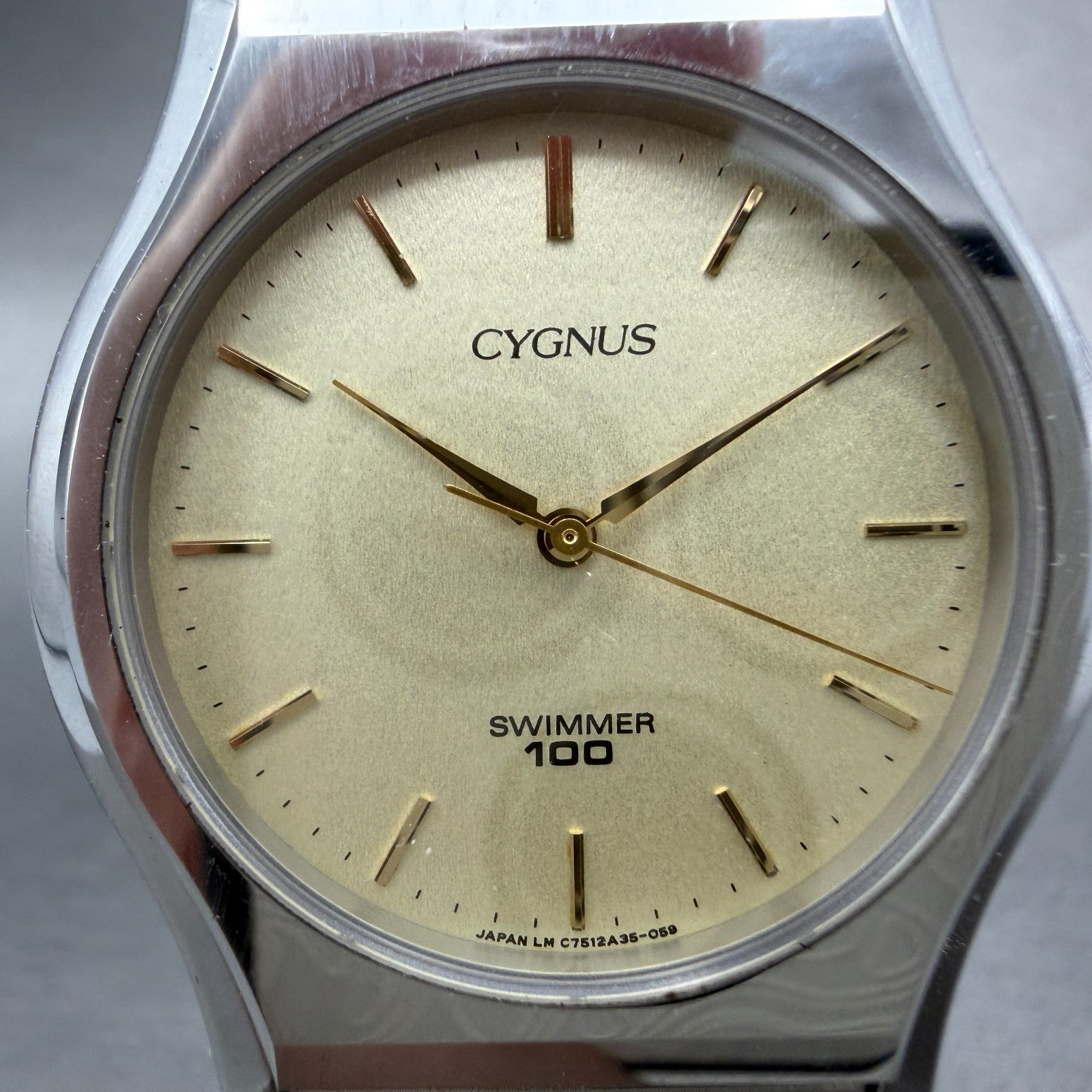 Orient  Cygnus Swimmer Watch Unisex 33mm Champagne Dial Silver Tone New Battery1