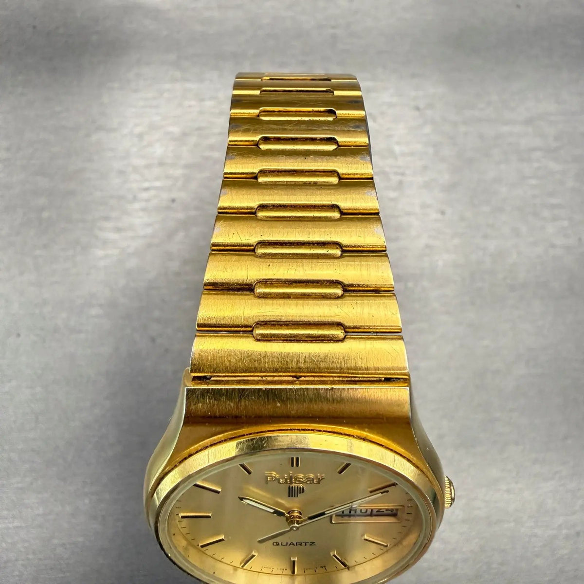 Seiko Pulsar Watch Men 34mm Champagne Dial Gold Tone Daydate V348-7009 New Battl4