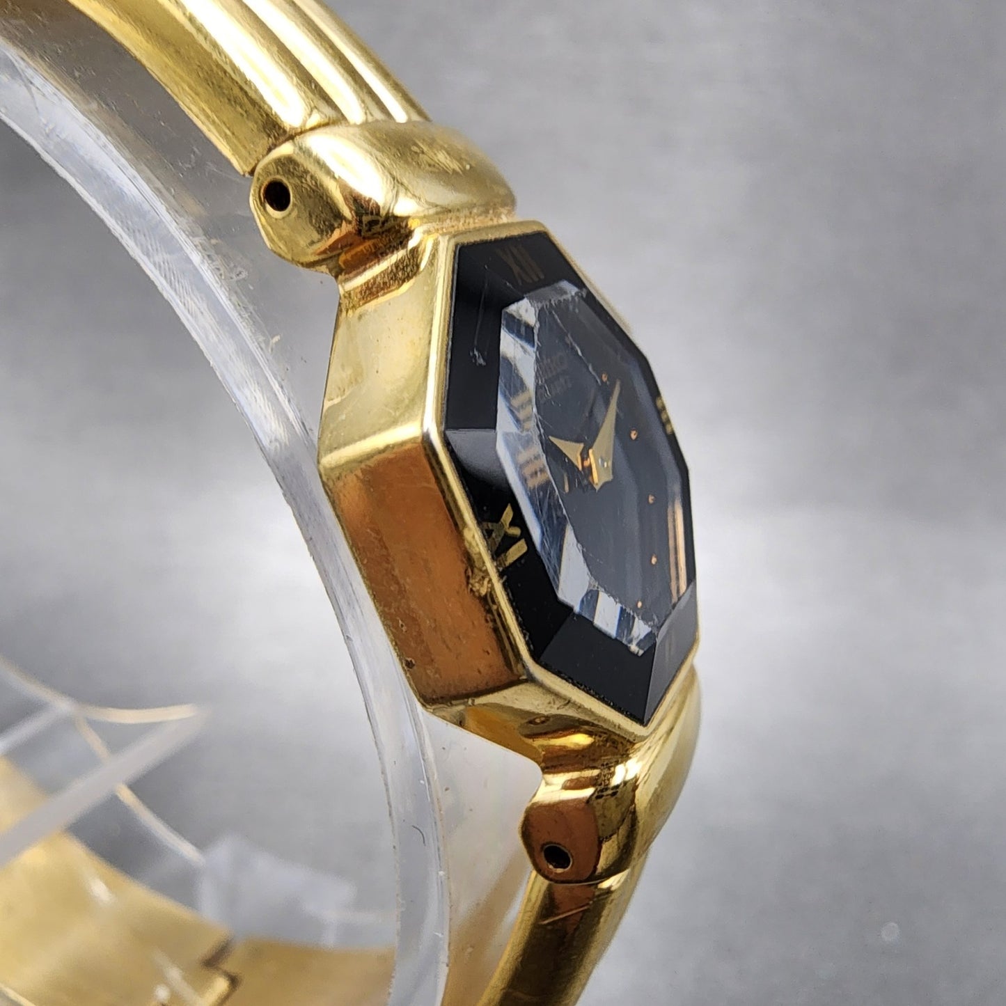 Seiko Watch Women 19mm Black Dial Gold Tone Hexagon 1n005e30 New Battery3