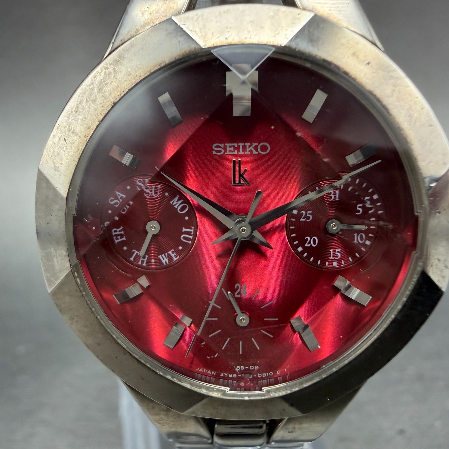 Seiko Lukia Watch Women 31mm Red Dial Silver Tone Daydate Round New Battery1