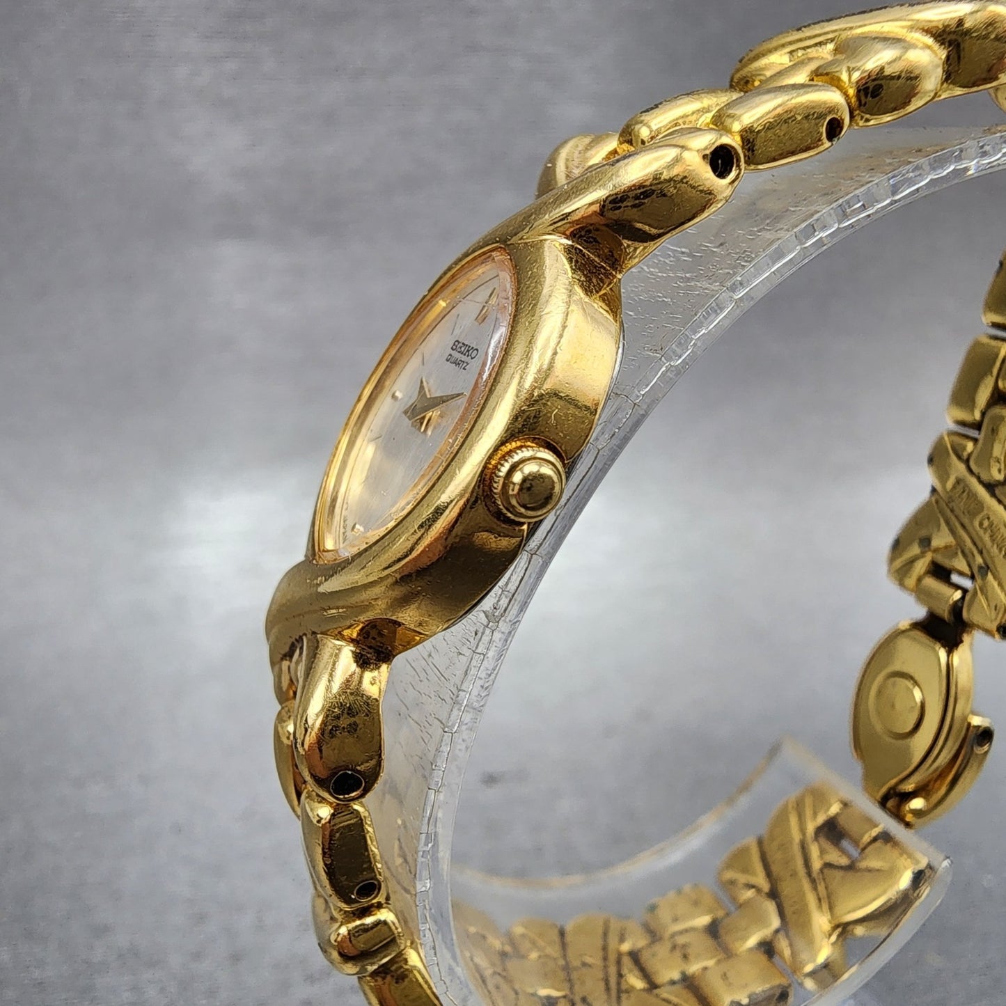 Seiko Watch Women 17mm MOP Dial Gold Tone Oval 1n006a89 New Battery VTG3